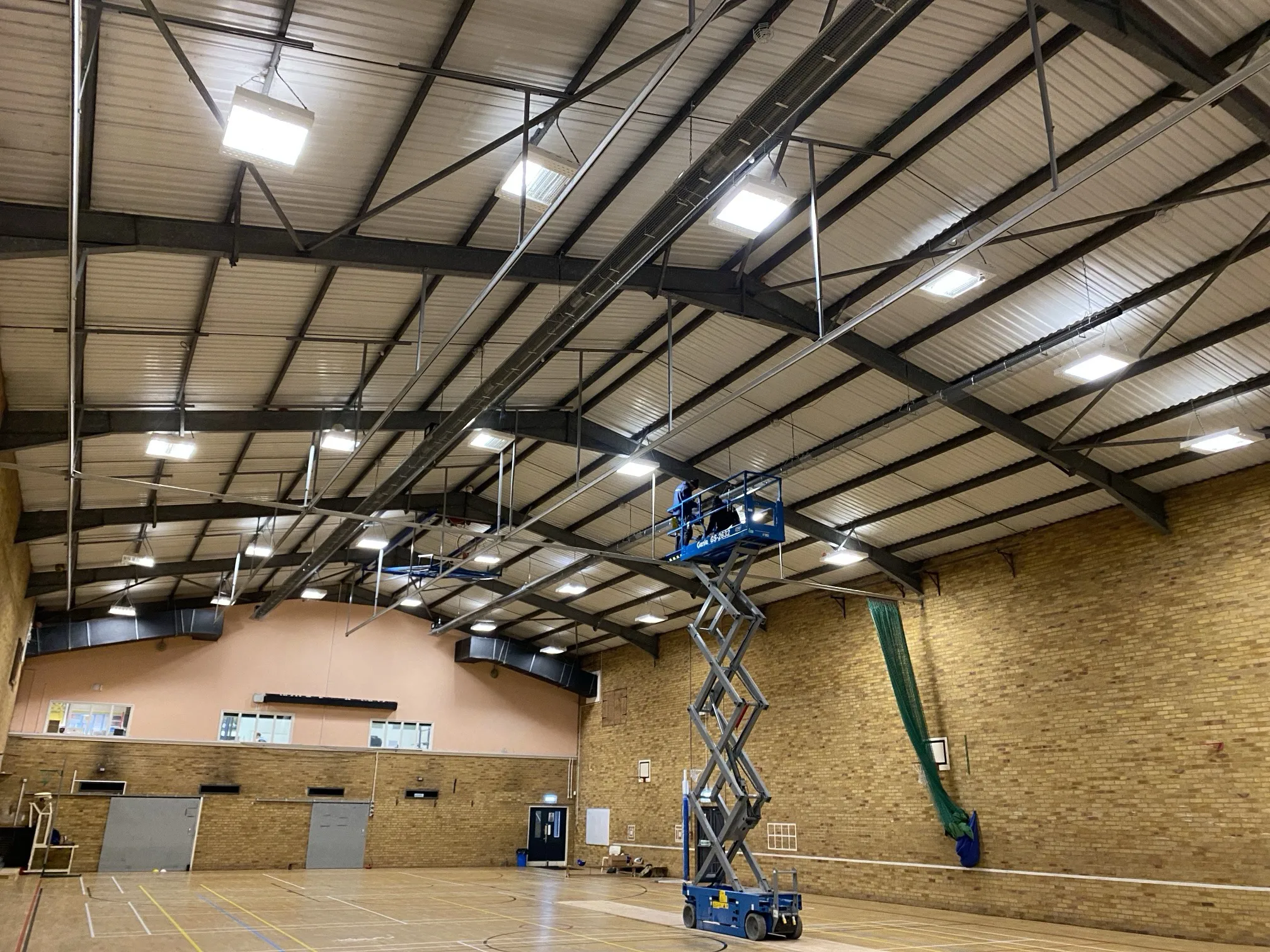 Radiant tube heating installation in school sports hall